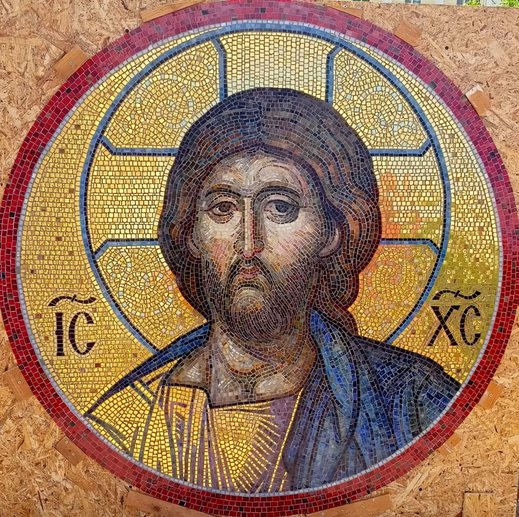 Спаситель. Мозаика над воходом в храм Николо-Угрешского монастыря