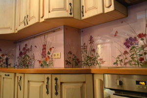 рисунки на кухонном фартуке из стекла